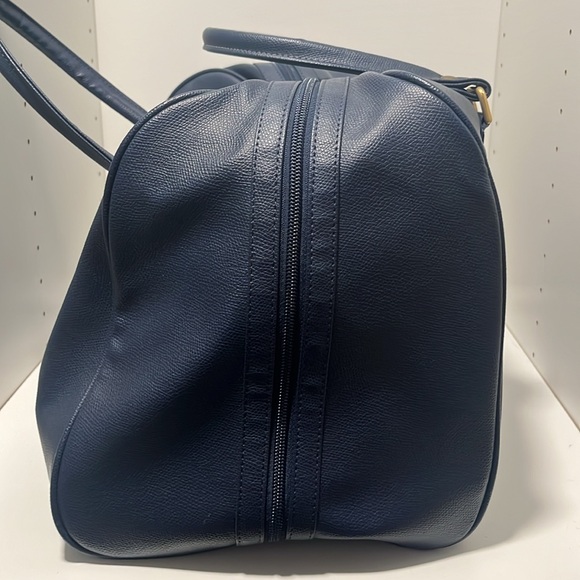 Burberrys duffle bag! - Picture 2 of 9